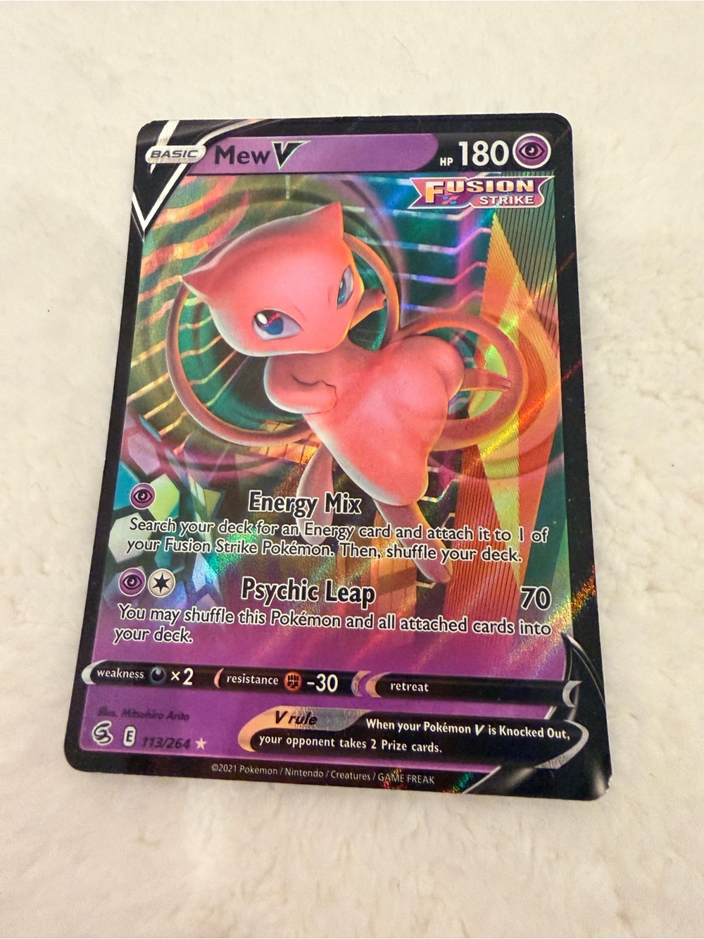 POKEMON Mew V 113/264 Fusion Strike Trading Card Ungraded 2021